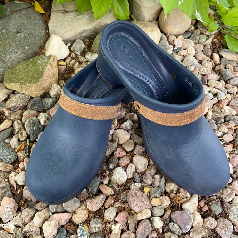 🛑SOLD🛑Crocs Clogs - Picture 2 of 6